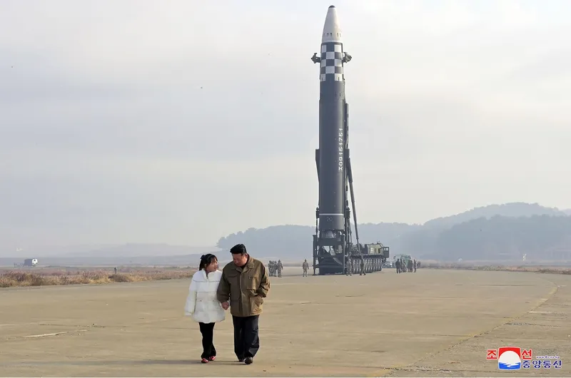 Iran construiește o rachetă intercontinentală de 15.000 km pentru a ataca SUA. Ce țară &icirc;i oferă tehnologia  - Foto: Profimedia Images (imagine cu  rol ilustrativ)