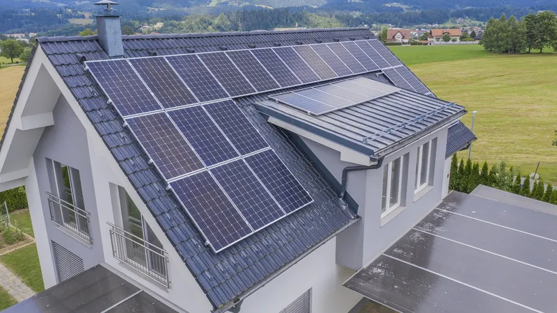 Dispozitive-spion, în panouri fotovoltaice din China - Foto: Freepik (cu rol ilustrativ)