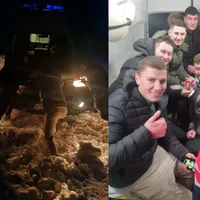 Un grup tineri au salvat o ambulanță blocată în nămeți. Au mers pe jos 2 km prin viscol - FOTO: Facebook/Radu Roxana