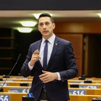 Europarlamentarul USR Vlad Gheorghe, dat afară cu bodyguarzii din sediul partidului condus de Drulă - Foto: Facebook