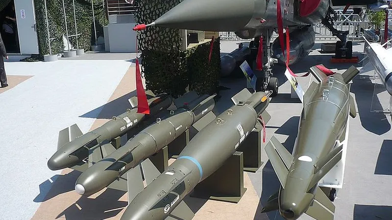 300.000 $ costă Bomba-Ciocan, care a distrus o clădire plină de militari ruşi - Foto: Wikipedia/Killersurprise64/CC0