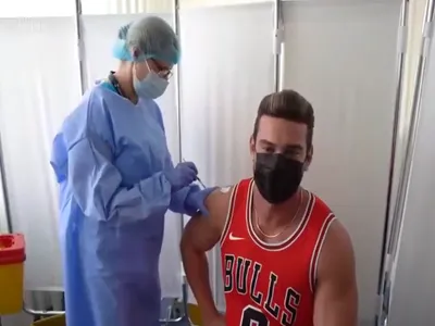 Dorian Popa, vedeta cu trei milioane de urmăritori, s-a vaccinat anti-COVID / FB