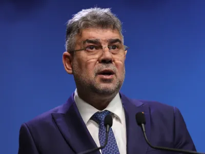 Ciolacu a luat 1.600.000.000 lei din fondul de rezervă ca să crească pensiile. Ciucă a făcut aceiași mișcare