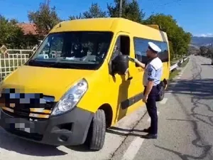 Poliția a verificat microbuzele școlare Foto: IGPR