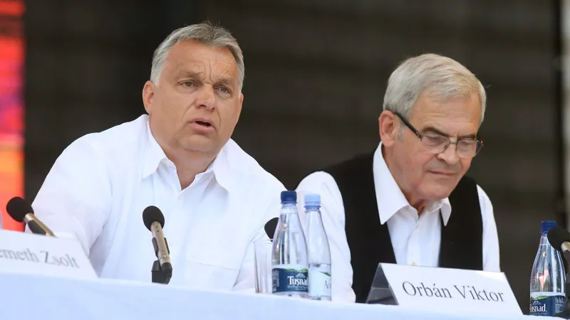 Viktor Oraban și Laszlo Tokes - Foto: Profimedia Images