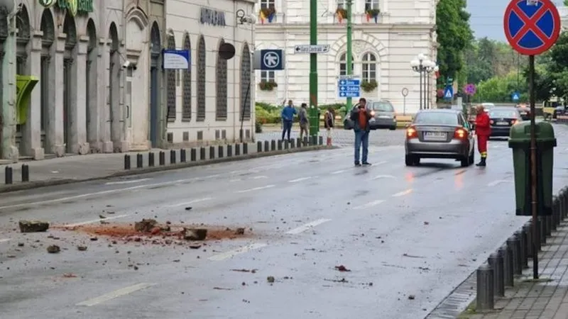Cutremurul din Arad a avariat zeci de clădiri publice, între care 18 şcoli - Foto: Arhivă
