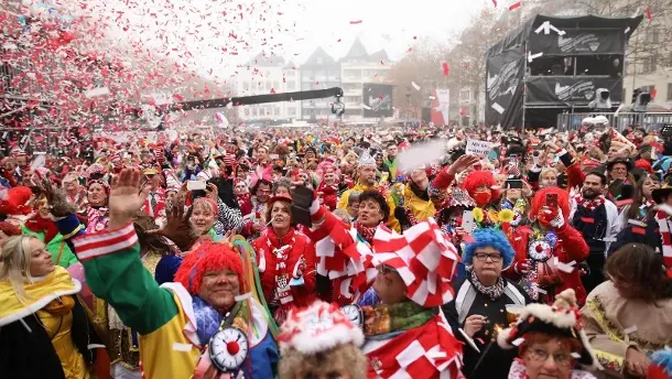 Carnavalul din Germania, inagurat de mii de oameni în pofida îngrijorărilor provocate de pandemie. / Foto: brytfmonline.com