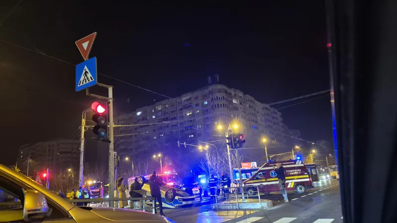 Polițistă, rănită într-un accident în București. Un șofer nu a văzut girofarul și nu a auzit sirena - Foto: Facebook/Info Trafic Bucuresti si Ilfov
