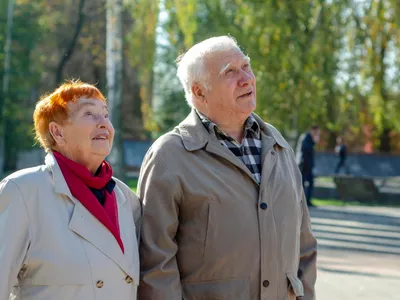 Pensionari în parc - Foto: Magnific
