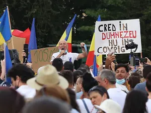 Protest anti-COVID în Piața Victoriei/FOTO: Inquam Photos/Sabin Cîrstoveanu