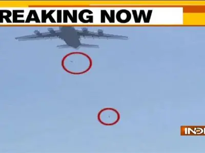 Doi afgani cad de pe avionul C-17 ce decola din Kabul/Foto: captură video