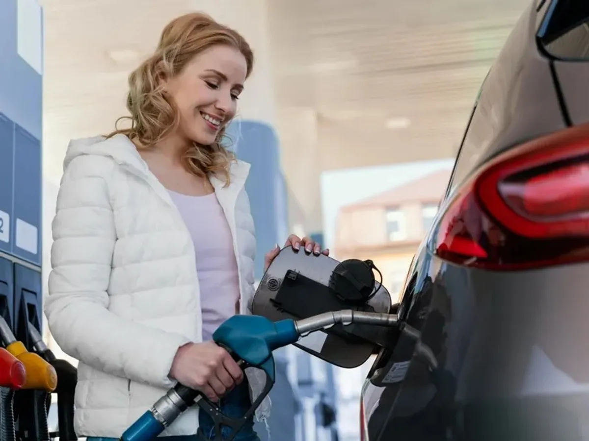 Cum fac economie de 20% la plinul de benzină sau motorină unii șoferi români? Alimentează în Bulgaria