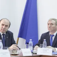 Tudorel Toader l-a confundat pe Augustin Lazăr (stânga). Foto Inquam Photos/Octav Ganea