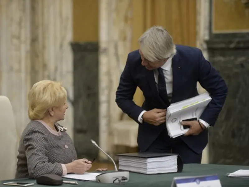 Premierul Viorica Dancila alături de ministrul Finanțelor, Eugen Teodorovici/Foto: Inquam