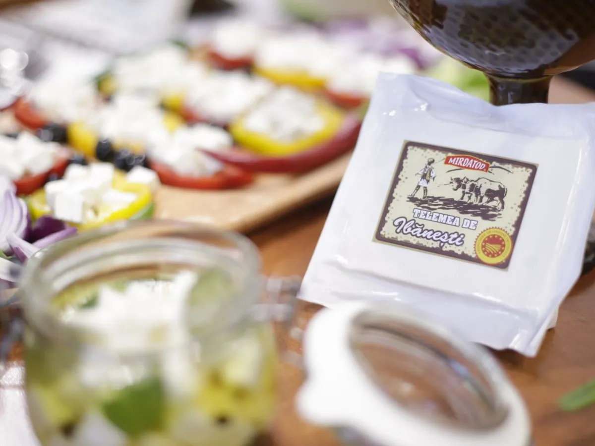 Degustare cu telemea de Ibăneşti şi salam de Sibiu, produse omologate, la Ministerul Agriculturii - Foto: INQUAM PHOTOS/Octav Ganea