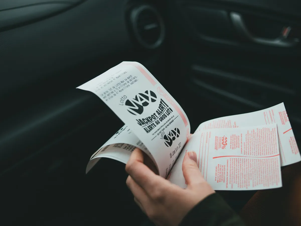 De ce credem că vom câștiga la loto, deși șansele sunt 1 la 15 milioane? Explicația psihologică