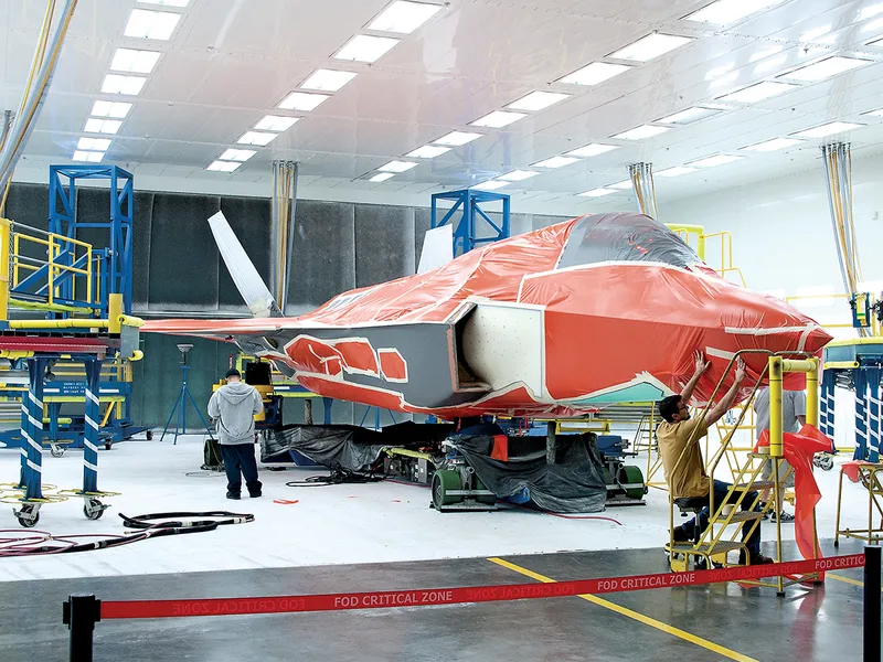 LA CERERE Un avion este construit la Lockheed Martin în Fort Worth, Texas – singura opțiune reală pentru țările occidentale care caută avioane de luptă de generația a cincea