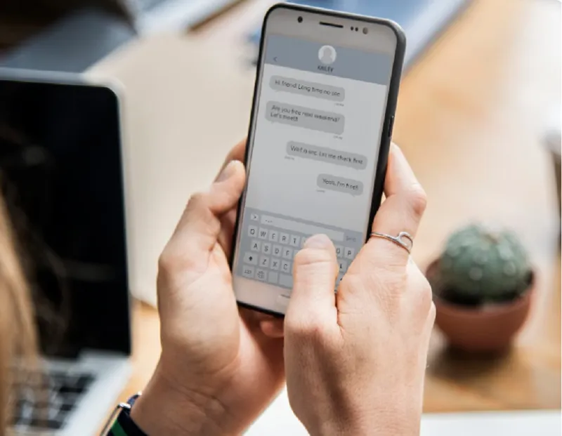Mesaj pe telefon - Foto: Freepik (rol ilustrativ)