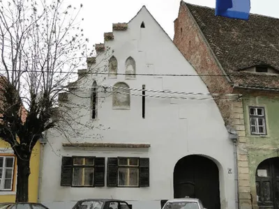 Cum arată casa din România veche de peste 600 de ani în care încă se locuiește