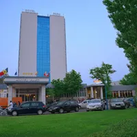Un bărbat de 34 de ani s-a aruncat de la etajul zece al unui hotel. Suferea de o boală grea - Foto: Booking.com