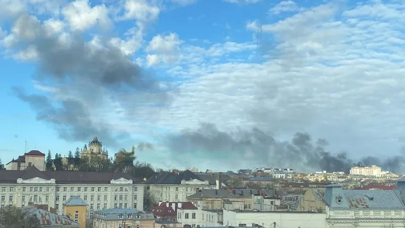 Cinci rachete au lovit orașul Lviv din vestul Ucrainei, anunță primarul orașului/FOTO: Twitter
