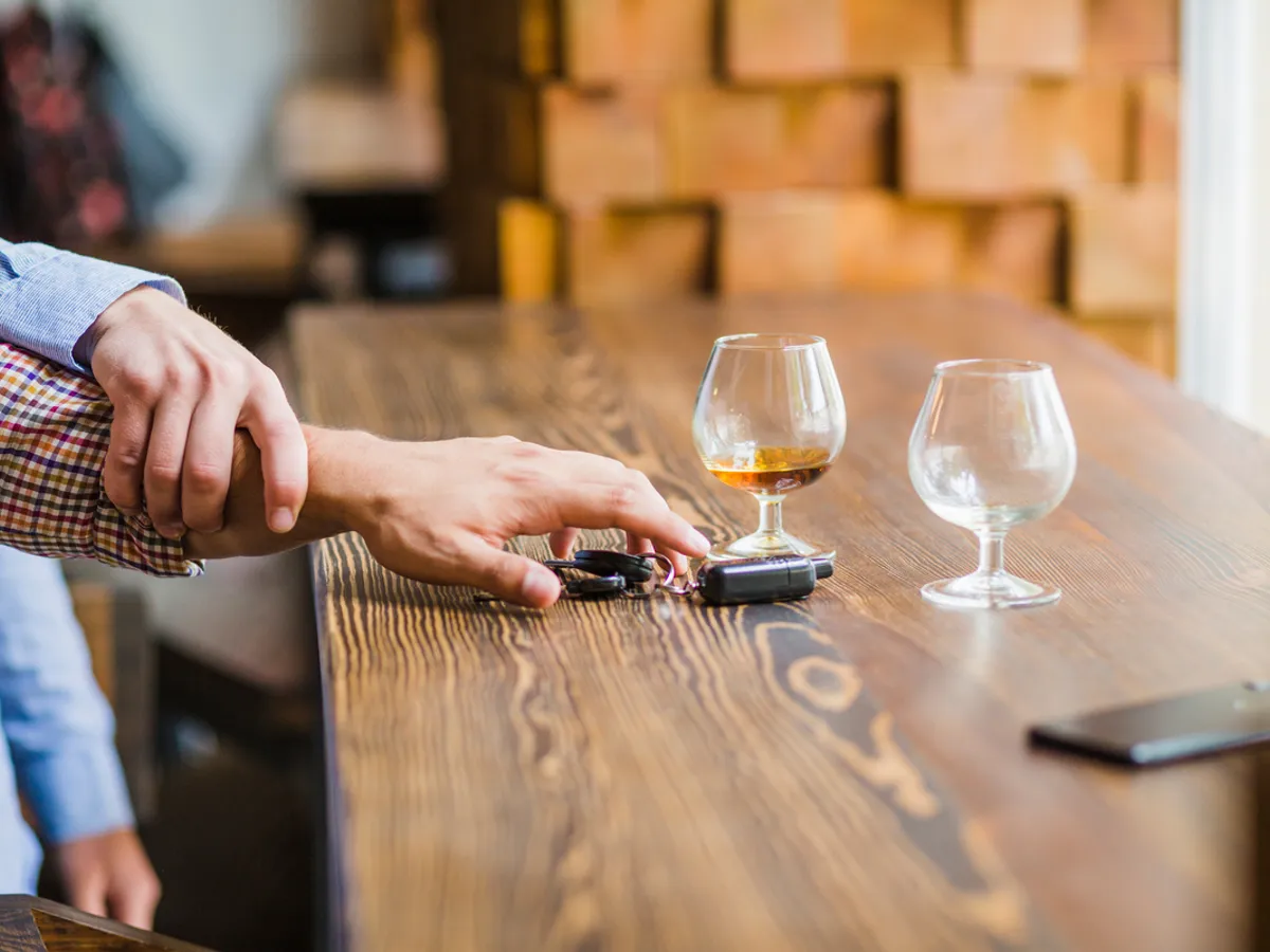 Calculator online de alcoolemie. Un „păhărel” de Sărbători la volan? Nu! Și la 0,2 la mie apar probleme!