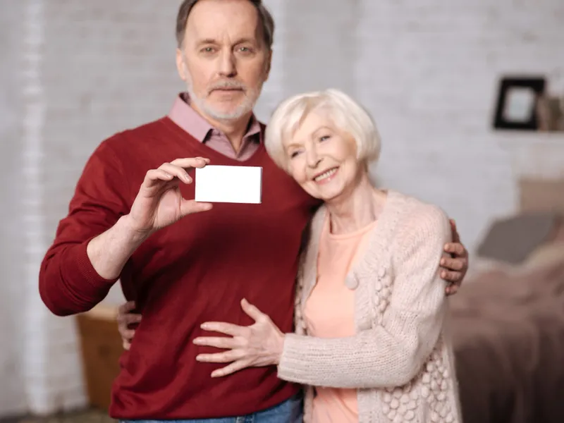 Când se dă sprijinul la pensie de 125 lei pe card de alimente? Două date înaintate. Ce zice Guvernul Foto: Freepik (fotografie cu caracter ilustrativ)