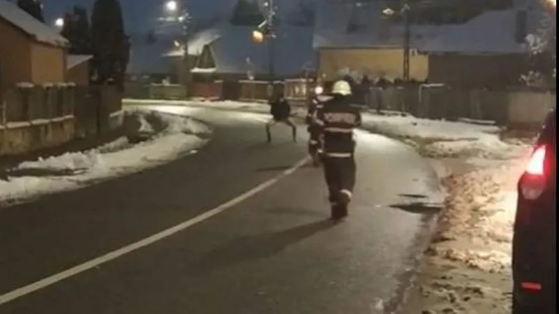 Un clujean de 28 de ani a intrat cu mașina într-o casă. S-a dezbrăcat și a dansat în stradă. / Foto: stirilekanald.ro