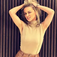 O vedeta TV a ieșit la cumpărături, dar „a uitat” să se îmbrace. Voia să arate că a slăbit - FOTO: Instagram/olajordan