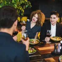Motivele halucinante pentru care un restaurant te taxează în plus. Meniul are termeni și condiții - Foto: Freepik (rol ilustrativ)