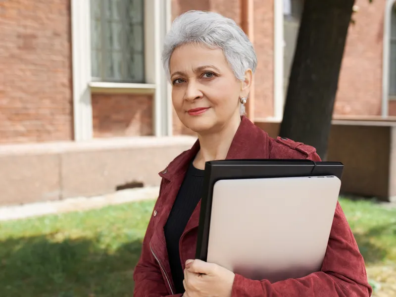 Profesoară aproape de pensie - Foto. Freepik