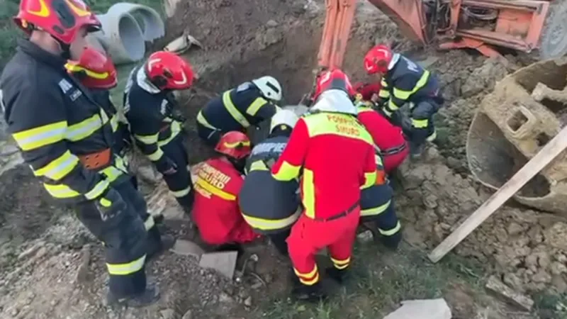 Bărbat mort, după ce a fost prins sub un mal de pământ, când săpa o fântână. Intervenție de 10 ore - Foto: captură Facebook