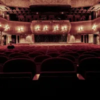 Programe pilot pentru organizarea de spectacole în spaţii închise.Fotografie creată de Donald Tong, de la Pexels