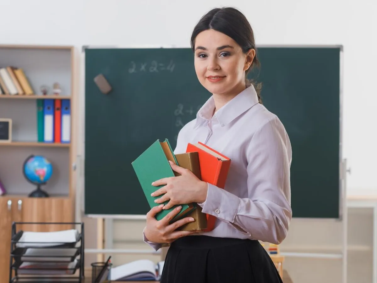 15.000 lei/lună salariul unui profesor cu vechime, 11.000 lei pentru un debutant. De când? - Foto: Freepik.com (rol ilustrativ)