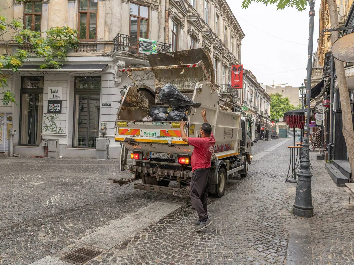 Gunoiul, colectat pe nu mai puțin de 7 fracții în București? Propunerea PMB urmează să fie supusă votului