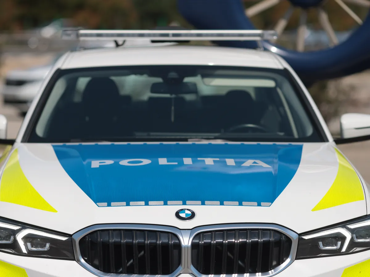 Accident lângă Timişoara cu o ambulanţă privată care transporta doi pacienţi. Trei persoane au fost rănite