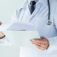 Medicul roman condamnat în Ungaria, adus în România Foro: Freepik.com - rol ilustrativ