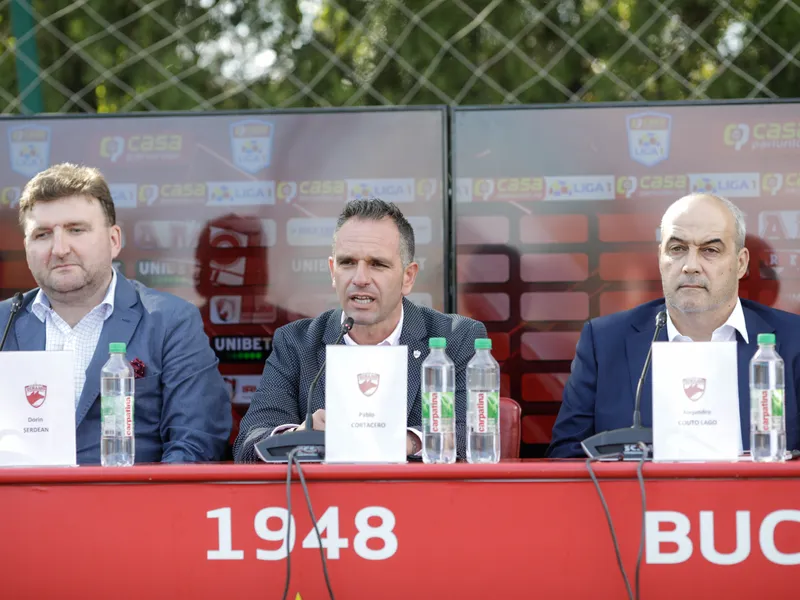 Dorin Serdean, Pablo Cortacero și Alejandro Couto Lago in timpul prezintării noii conduceri administrative şi sportive a clubului DinamoFoto: INQUAM Photos/ George Călin