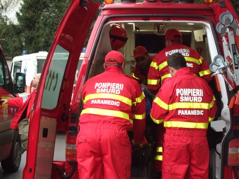 Femeie imobilizată, pipăită de un paramedic SMURD într-o ambulanţă. Bărbatul a şters înregistrarea - Foto: Arhivă / imagine cu caracter ilustrativ