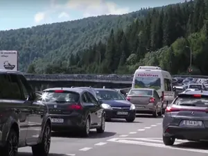 Întoarcere din concediu. Trafic intens pe Valea Parhovei, în staţiunile Comarnic, Buşteni şi Predeal - Foto: captură YouTube