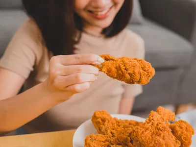 Cum să-ți iasă puiul prăjit - crocant la exterior și moale la interior? Trucul băcătarilor celebri - Foto: Freepik (Imagine cu rol ilustrativ)