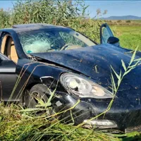 Interlopul a făcut praf mașina după o urmărire cu Poliția Foto: Info Huedin
