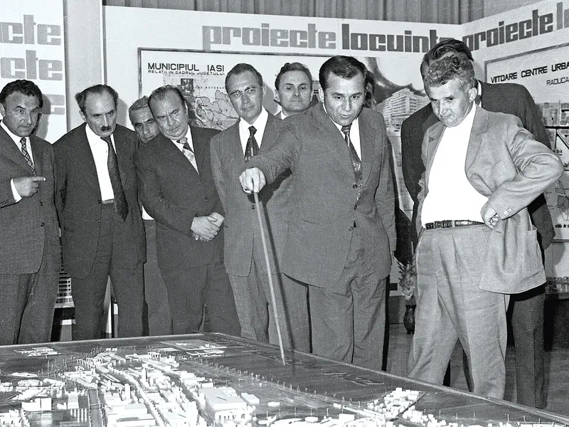 Vizita de lucru a lui Nicolae Ceaușescu la Institutul Județean de Cercetări și Proiectări din Iași, 18 iulie 1975 - Foto: Agerpres