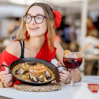 Femeie și fructe de mare - Foto: Freepik