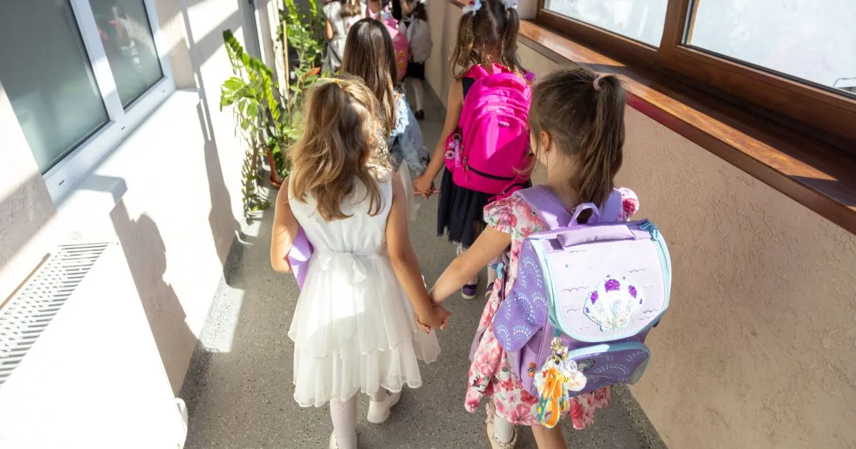 Prima zi a anului școlar va fi zi liberă pentru părinți. Cum este posibil ? Care este legea? • Newsweek România