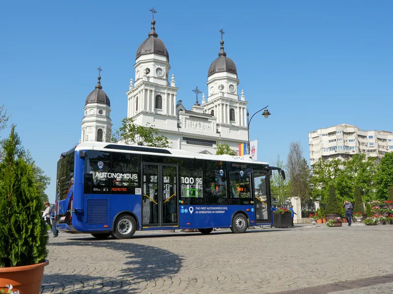 Premieră, în România! Un autobuz autonom, fără șofer, testat cu succes pe străzile din Iași - Foto: Anadolu Automobil Rom
