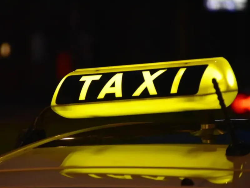 Taximetristul care ar fi înșelat un turist străin a fost reținut. A cerut 400 de euro pe o cursă - Foto: Arhivă (imagine cu rol ilustrativ)
