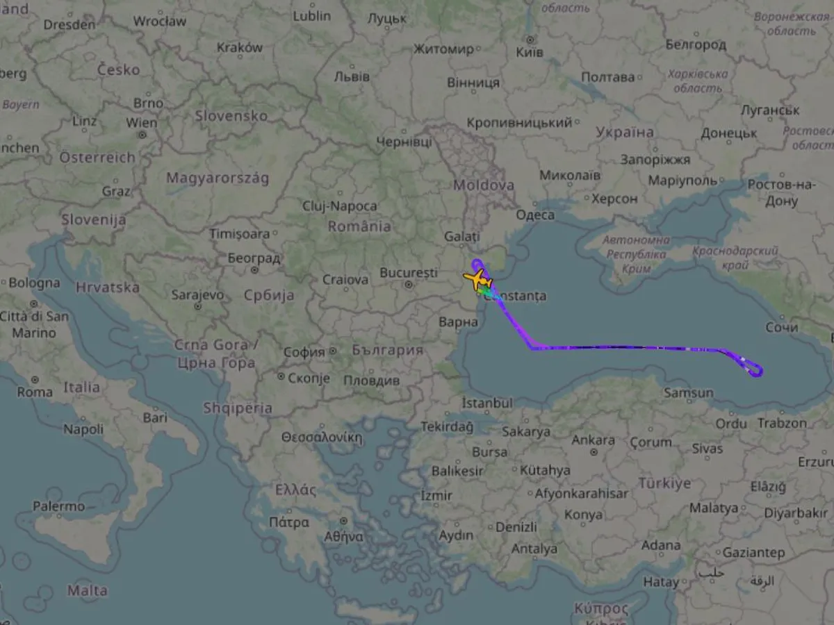 Datele de zbor arată că Challenger al SUA a ajuns la 96 km de Crimeea, înainte de a se îndrepta spre Soci - Foto: ADS-B Exchange