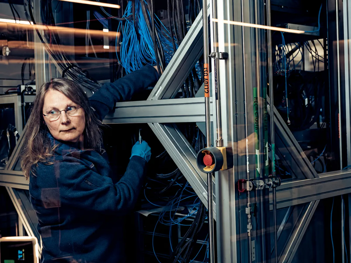 Cercetătoarea IBM Daniela Bogorin, în Laboratorul IBM de Caracterizare Cuantică Foto: Victoria Will