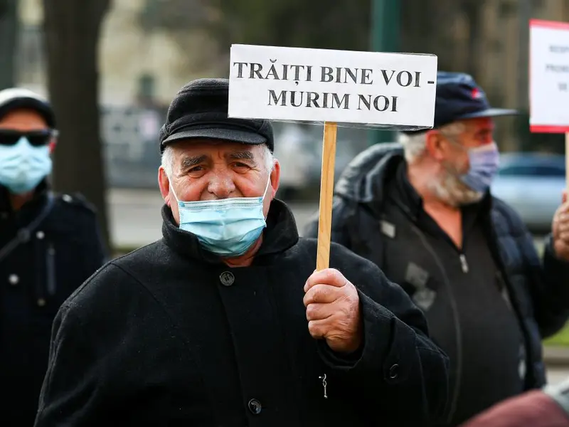 Vor fi înghețate pensiile, chiar înainte de recalculare? Veste proastă pentru pensionari, dată de UE - Foto: INQUAM PHOTOS/Virgil Simionescu